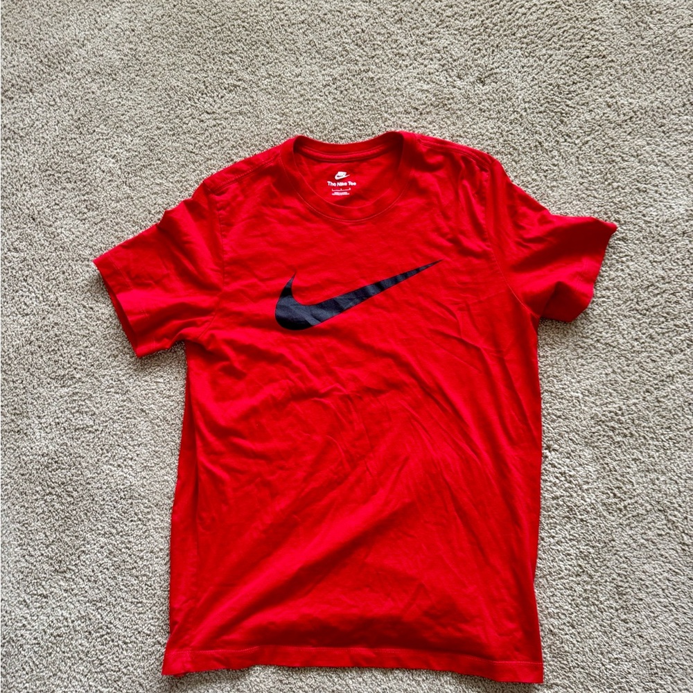Nike Men’s Red Short-Sleeve Swoosh T-Shirt Size L